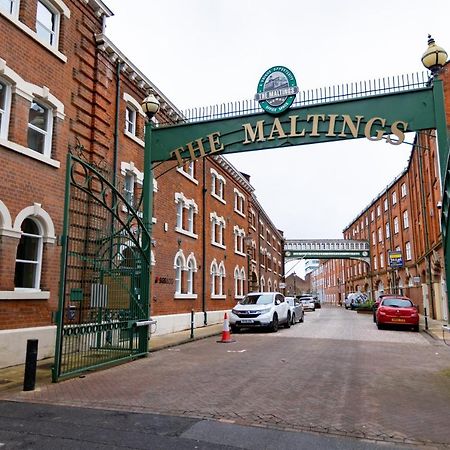 Platform City Theatre Studio With Secure Parking Kingston upon Hull Exteriör bild